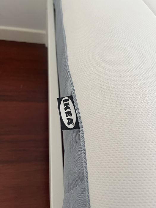 Cama e colchão Ikea