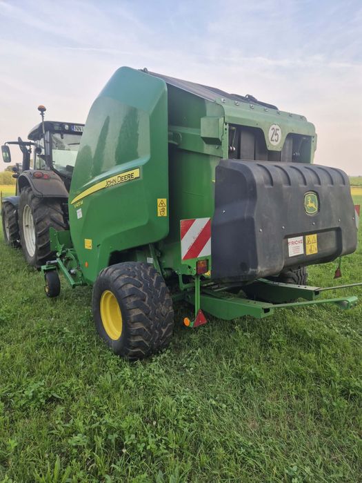 Ciągnik Valtra N123 i prasa John Deere V451M