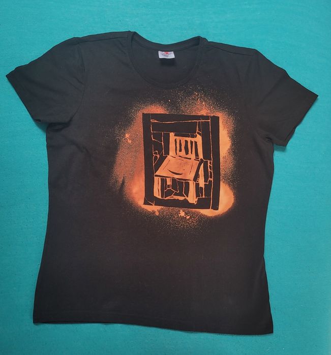 Koszulka z krzesłem