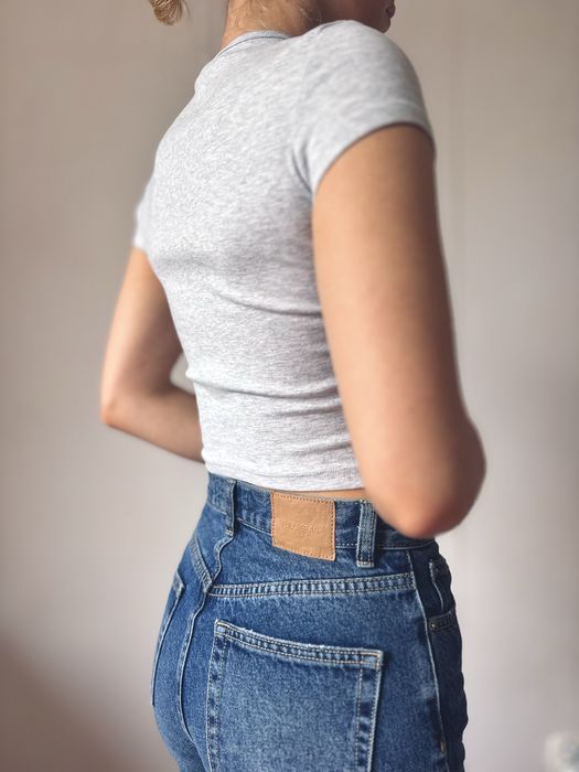 Basic bawelniany gladki top crop koszulka t-shirt szary melanz Bershka