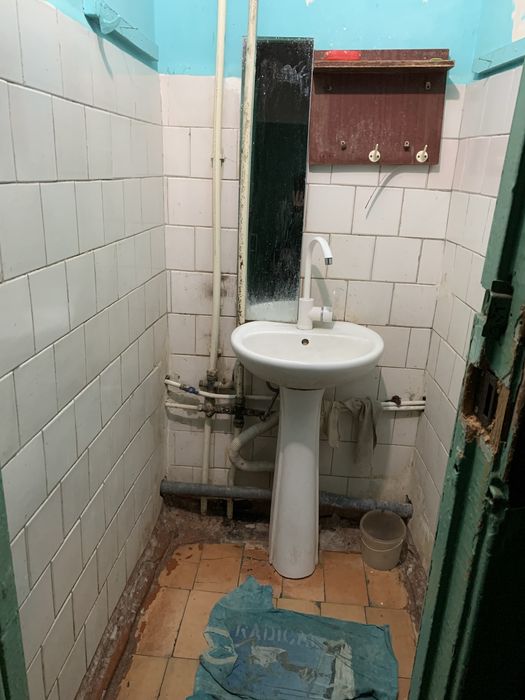 Кімната в комуналці на 44 кварталі, не кутова, з ремонтом, 2 поверх