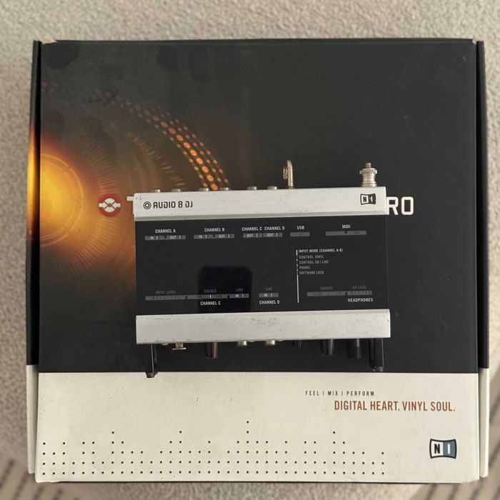 Native Instruments Traktor Audio 8 DJ