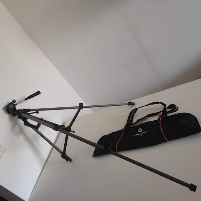 Tripé Vanguard AK-3. + Estojo