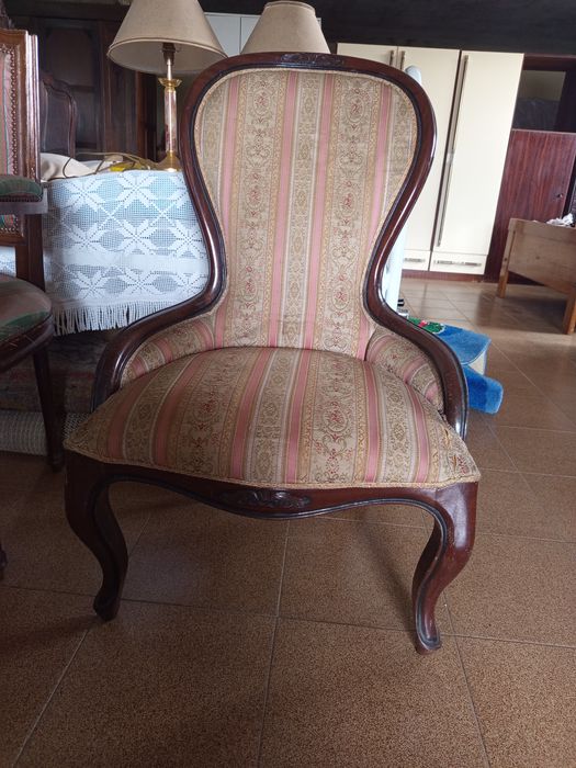 Lote de Velharias louças chaves antigas talha em barro, vasos canapé,