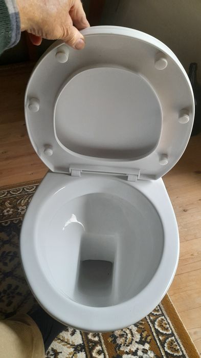 Sanita de fixar na parede. Quase sem uso.