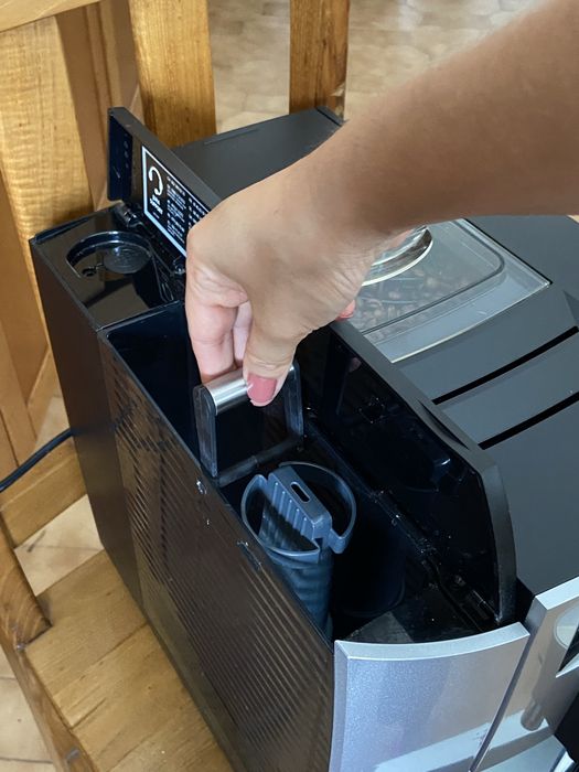 Jura E8 EB 2022 Moonlight Silver — máquina café automática