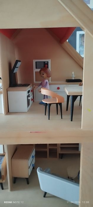 Domek drewniany piętrowy z wyposażeniem