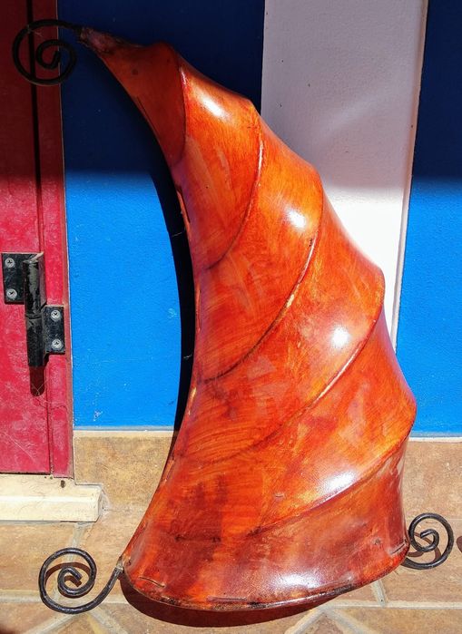 Elegante Candeeiro de Parede Disponível!