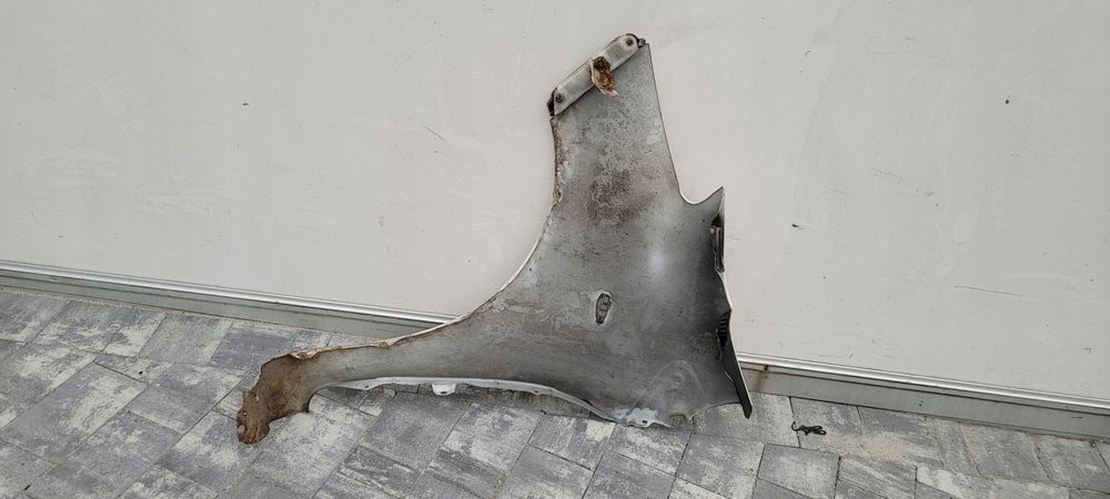 dem0ntaż błotnik prawy przóód yaris ii 068