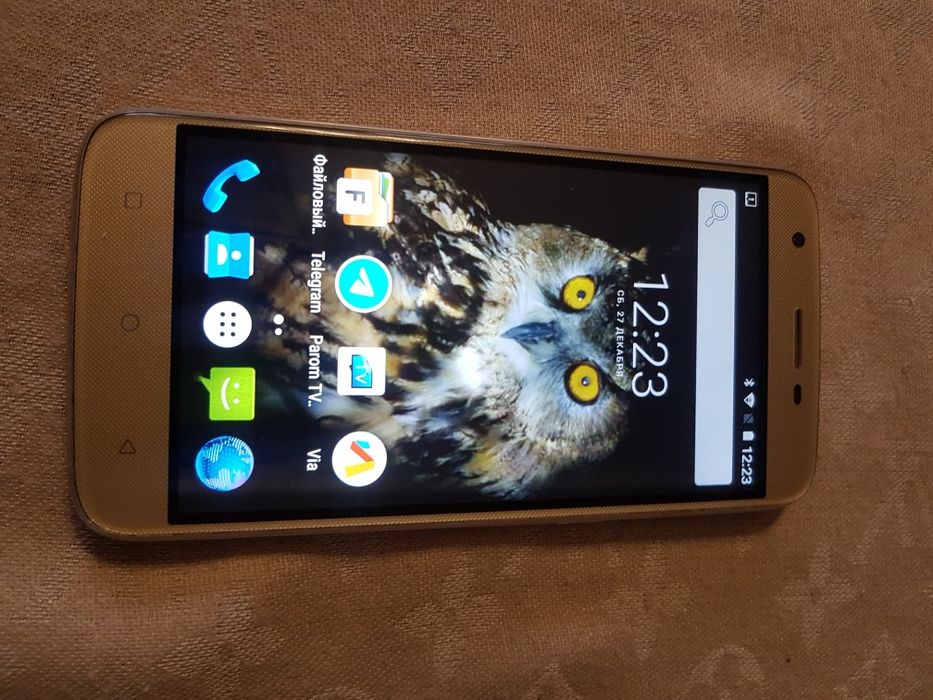 Телефон рабочий на 2 симкарты