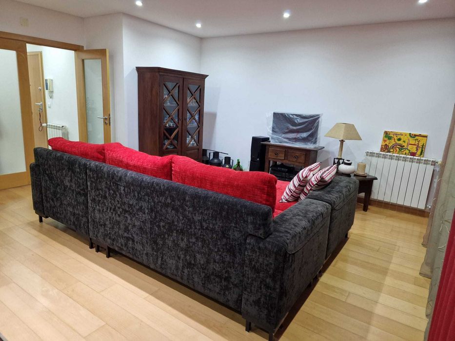 Sofá chaise longue 2 módulos castanho escuro e vermelho + almofadas