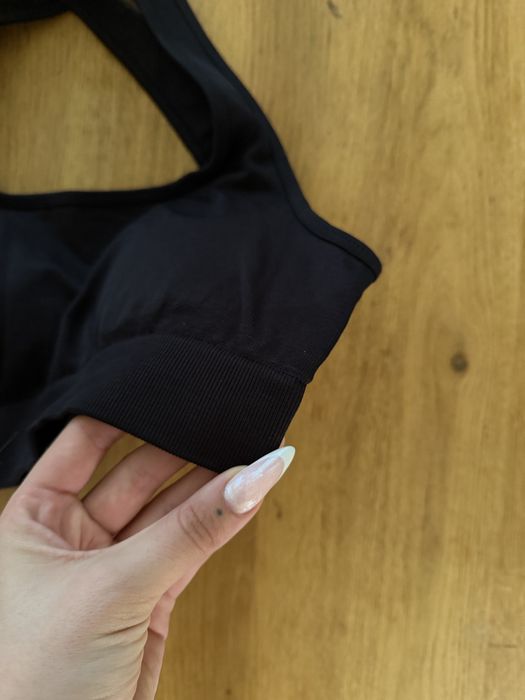 Czarny top biustonosz sportowy na siłownię basic S wszyte miseczki