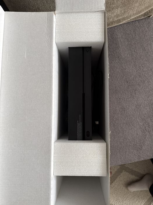 Xbox one x 1 tb +nhl 2018