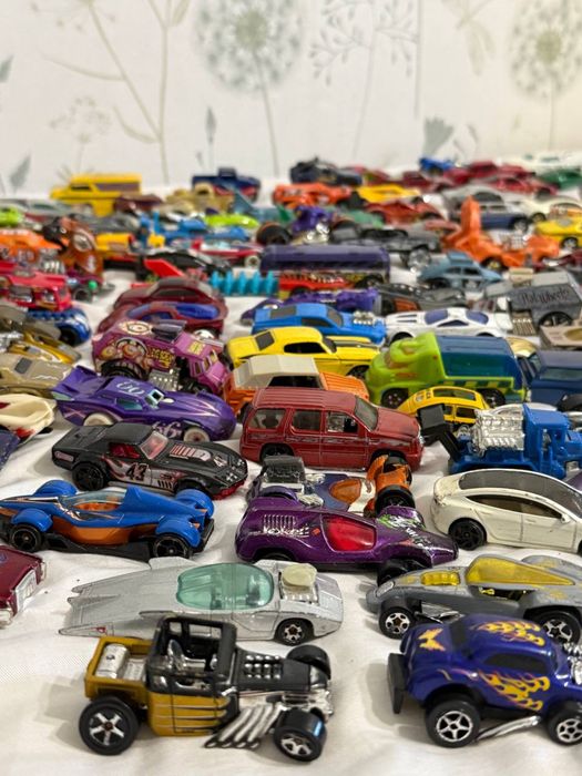 Машинки hot wheels