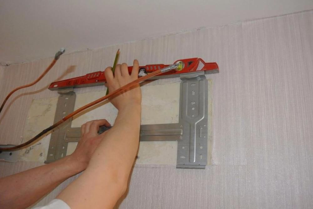 Установка кондиціонера, передмонтаж (закладка труб під ремонт) демонта