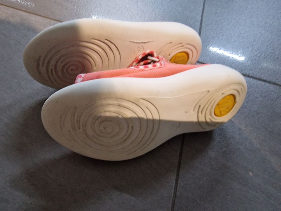 Kapcie do przedszkola r.27 stan idealny