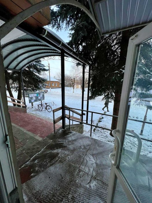 Продаж комерційного приміщення вільного призначення (смт.Березна)