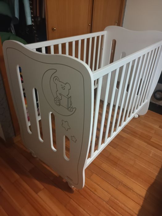 Cama de bebé igual a nova