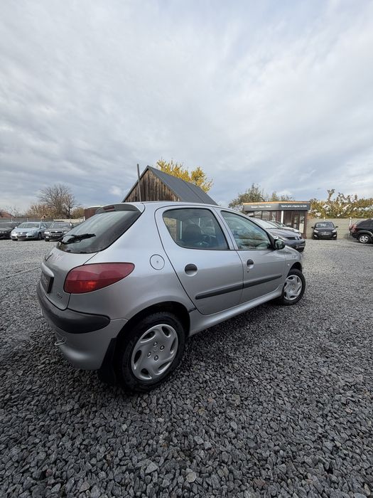 Peugeot 206 гарний стан