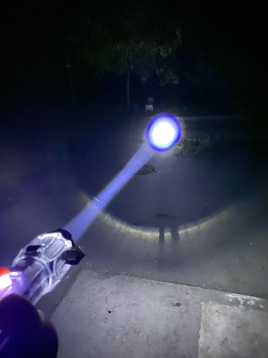 Очень яркий фонарь с индикацией заряда. 10 в 1!