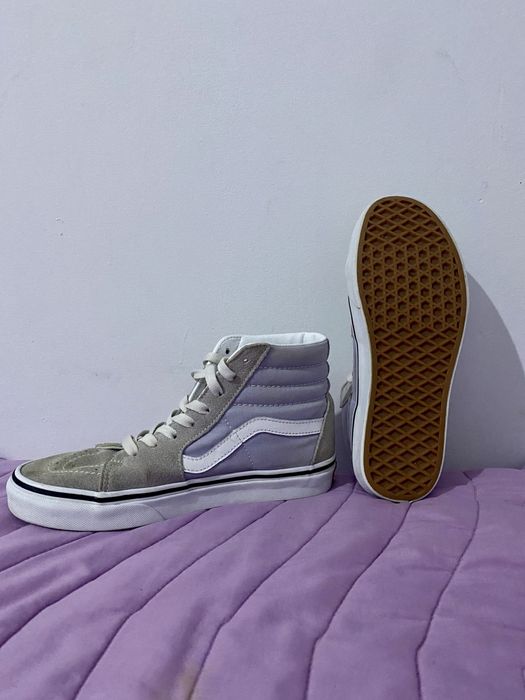 Vans lilás e cinza