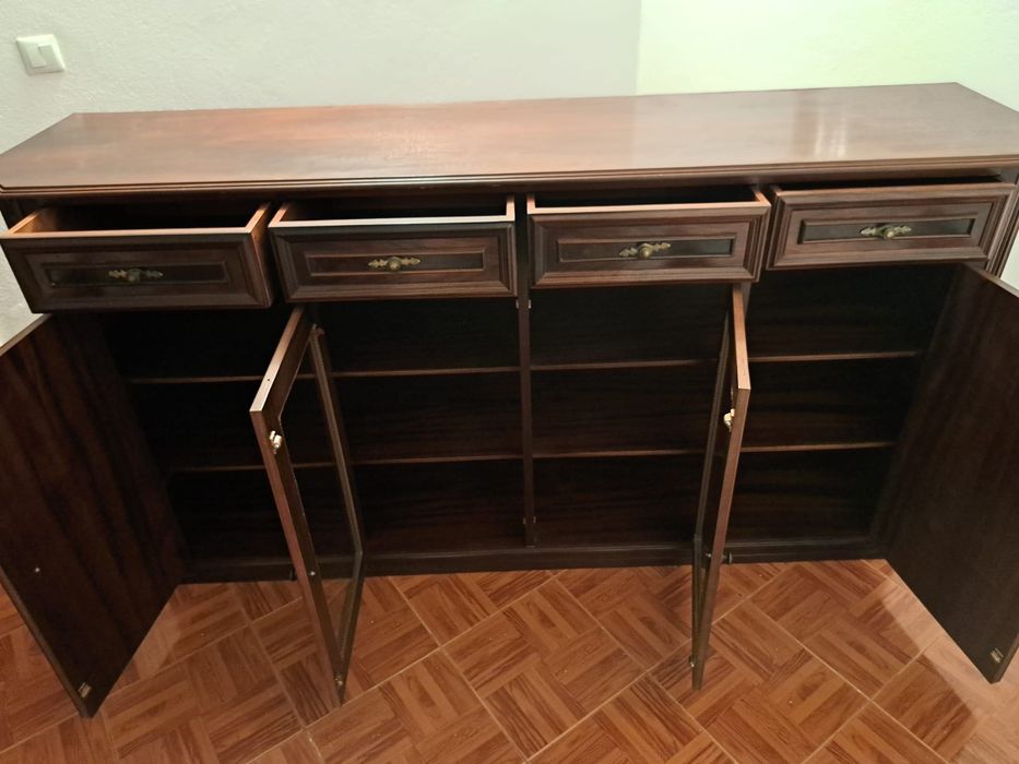 Móvel de sala de mogno