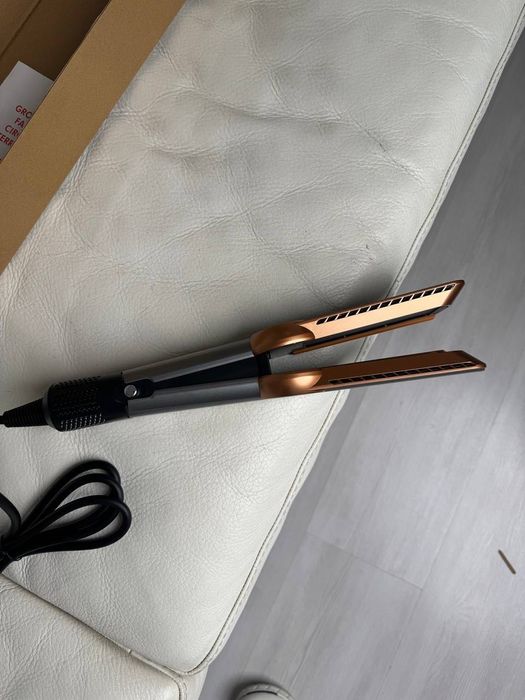 Фен-випрямляч у сучасному дизайні