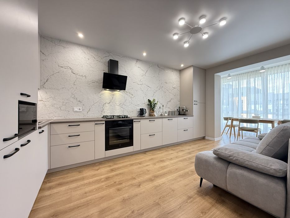 3-Кімнатна 88 кв.м. «На Щасливому» з Ремонтом! Меблі! Техніка!