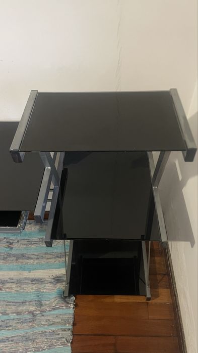 Mesa de quarto em vidro preto