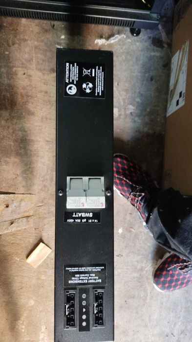 Armário Bastidor 22 unidades + material sistema videovigilancia