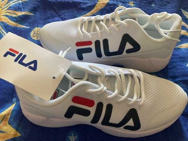 кроссовки Fila  на 39 размер
