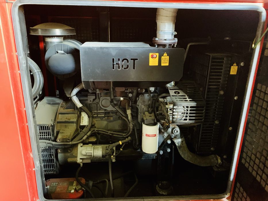 Gerador Himoinsa - 73kVa C/ Painel Controlo e Quadro Inversor Autom.