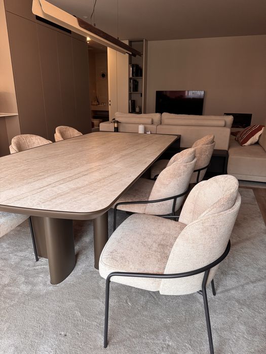 Mesa jantar Silstone nova  e 6 cadeiras novas