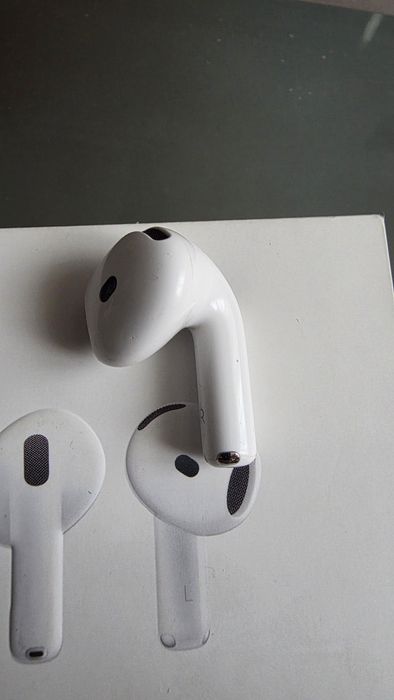 Правий навушник Apple AirPods 4 (Оригінал)