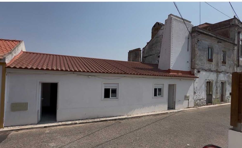 Excelente oportunidade em Couço, Coruche — Três moradias T2 (duas remodeladas) — 150.000€ negociáveis