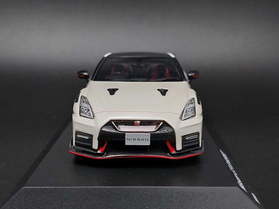 Масштабна модель 1/43 Nissan GT-R R35 Nismo від Kyosho