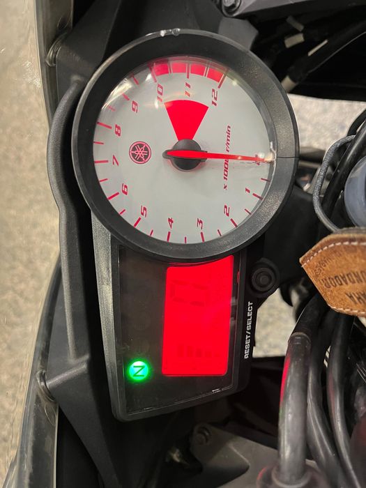 Yamaha YZF-R 125 em bom estado.  (Reservada)