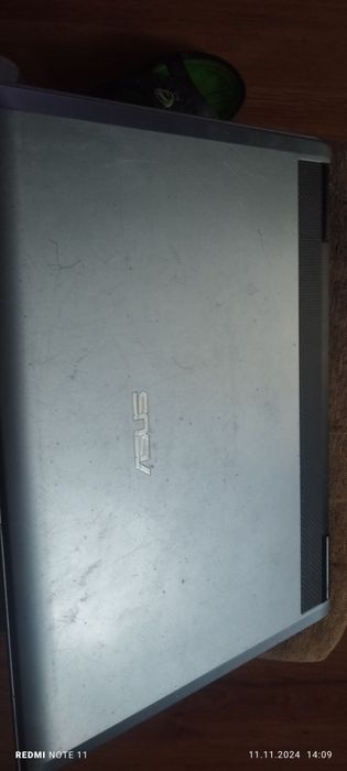 Laptop Asus 3f3 bez win