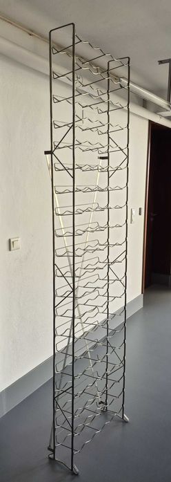 Garrafeira metálica (100 garrafas)