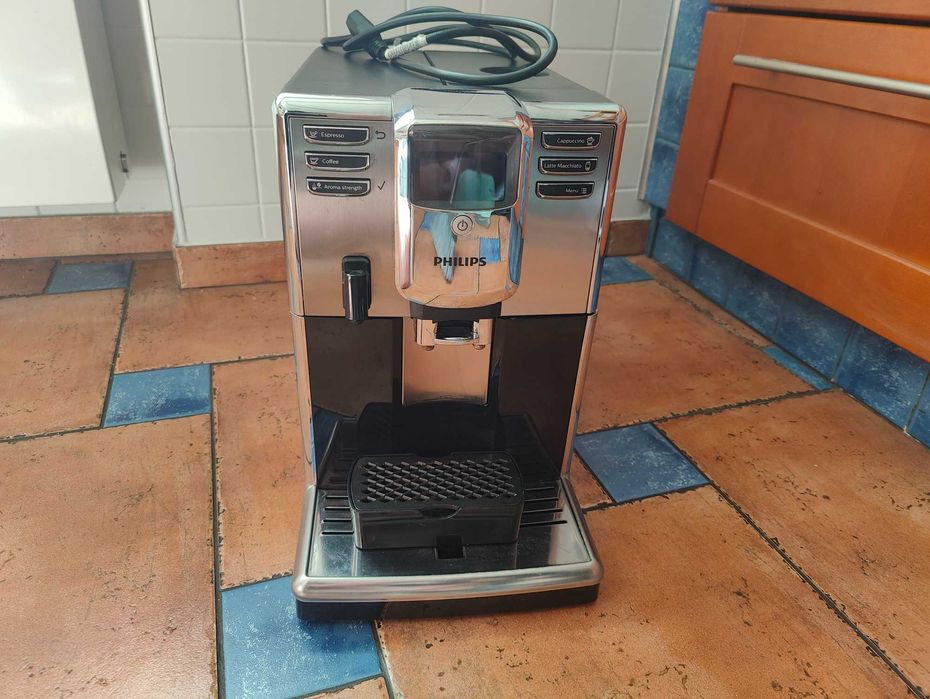 Automatyczny ekspres do kawy Philips Latte go 5000 EP5335/10