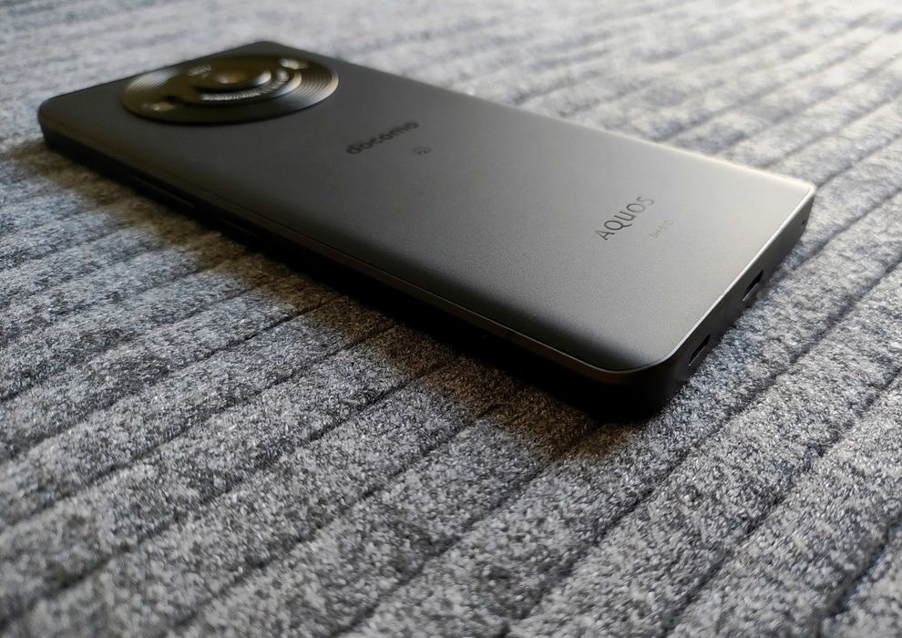 Sharp Aquos R8PRO 12\256gb Главный козырь - камера від Leica, 2sim NFC
