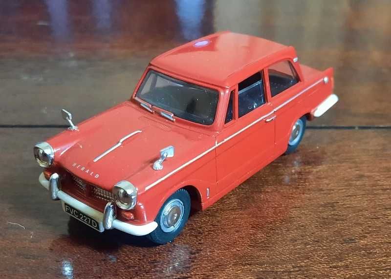 Die-cast triumph herald 1/43 vanguards lledo