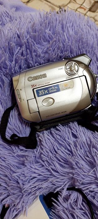 Відеокамера Canon DC230