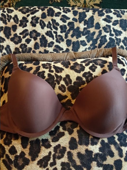 Красивый бюст шоколадного цвета Skinvisible