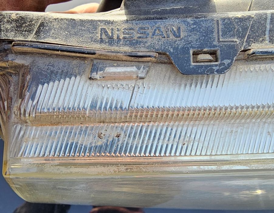 Farois de Nissan navara  2016