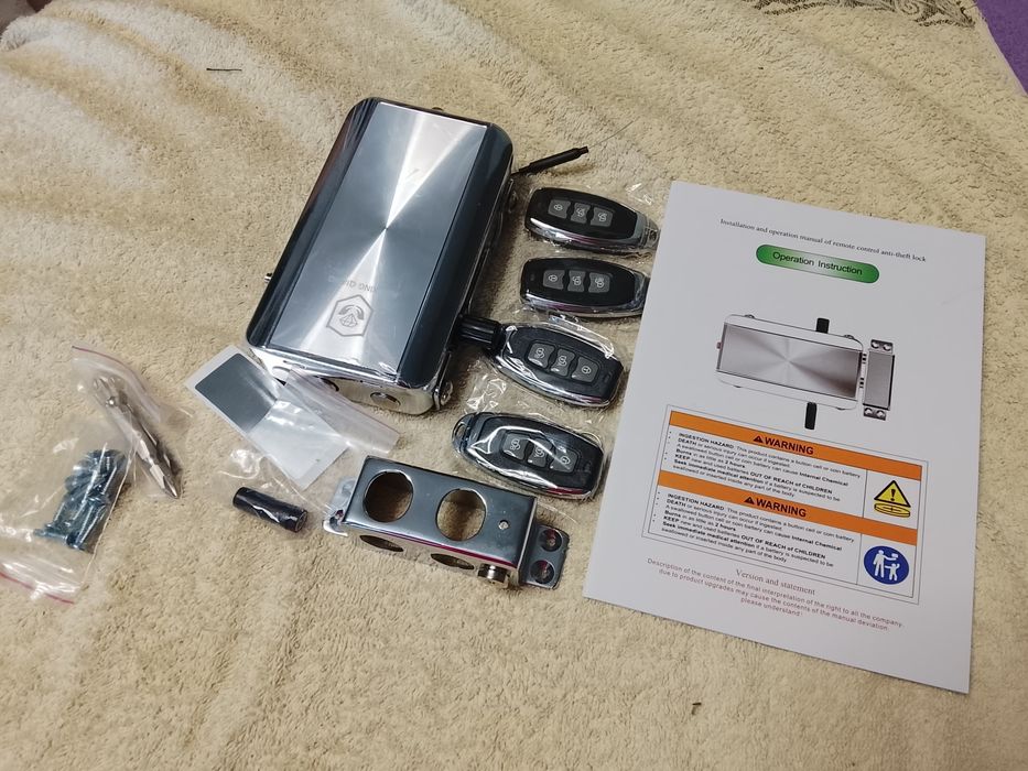 Elektroniczny zamek do drzwi z pilotami