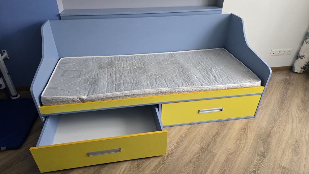 Підліткове ліжко з матрацом і шухлядами