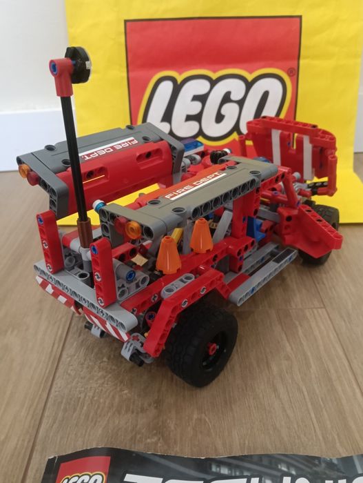 Lego Technic - First Responder482752351763189765