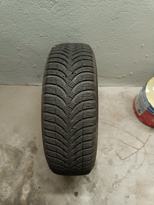 Koła stalowe  oryginalnymi kołpakami