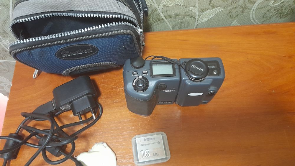 продам фотоаппарат nikon Coolpix 995